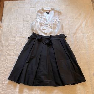 Whit house black market dress